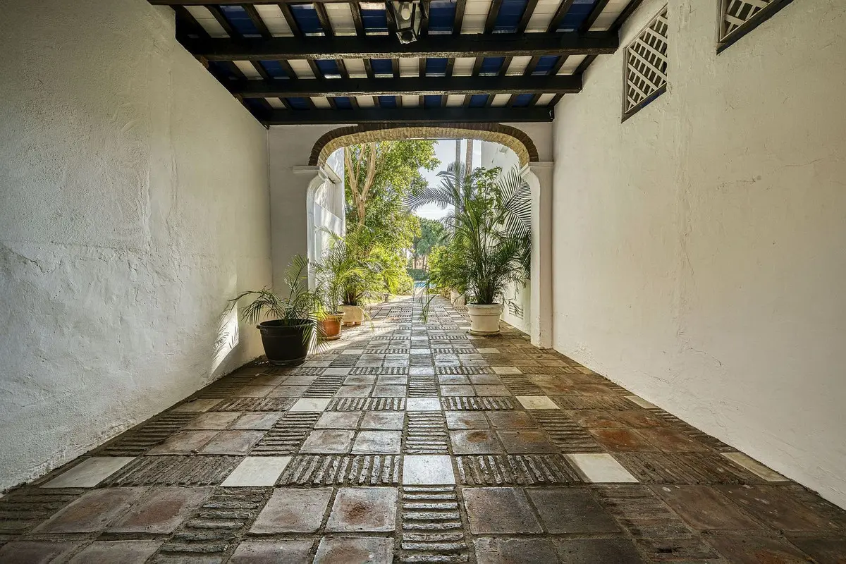 Renovated Villa With Garden In Guadalmina Baja, Málaga