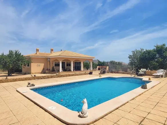 Detached Villa Of 225 M² In Hondón De Las Nieves