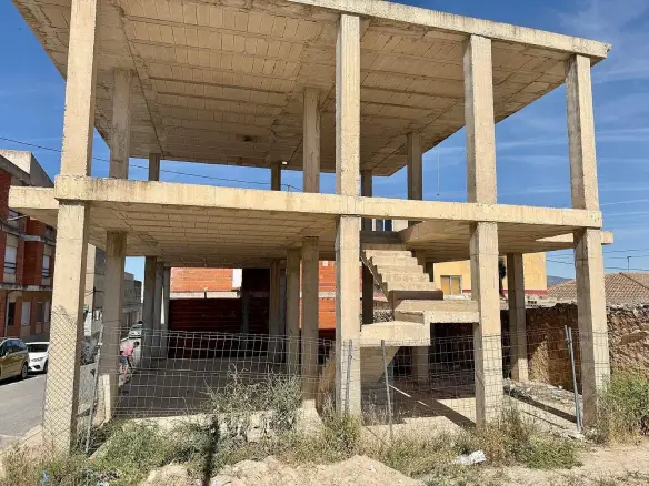 6-bedroom Townhouse In Pinoso, Spain (204 M²)