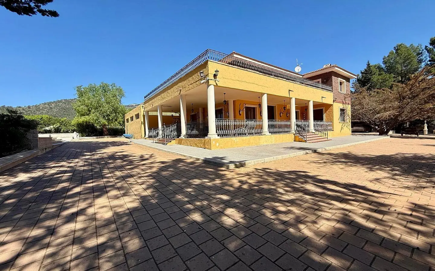 Detached Villa Of 996 M² In Salinas, Spain