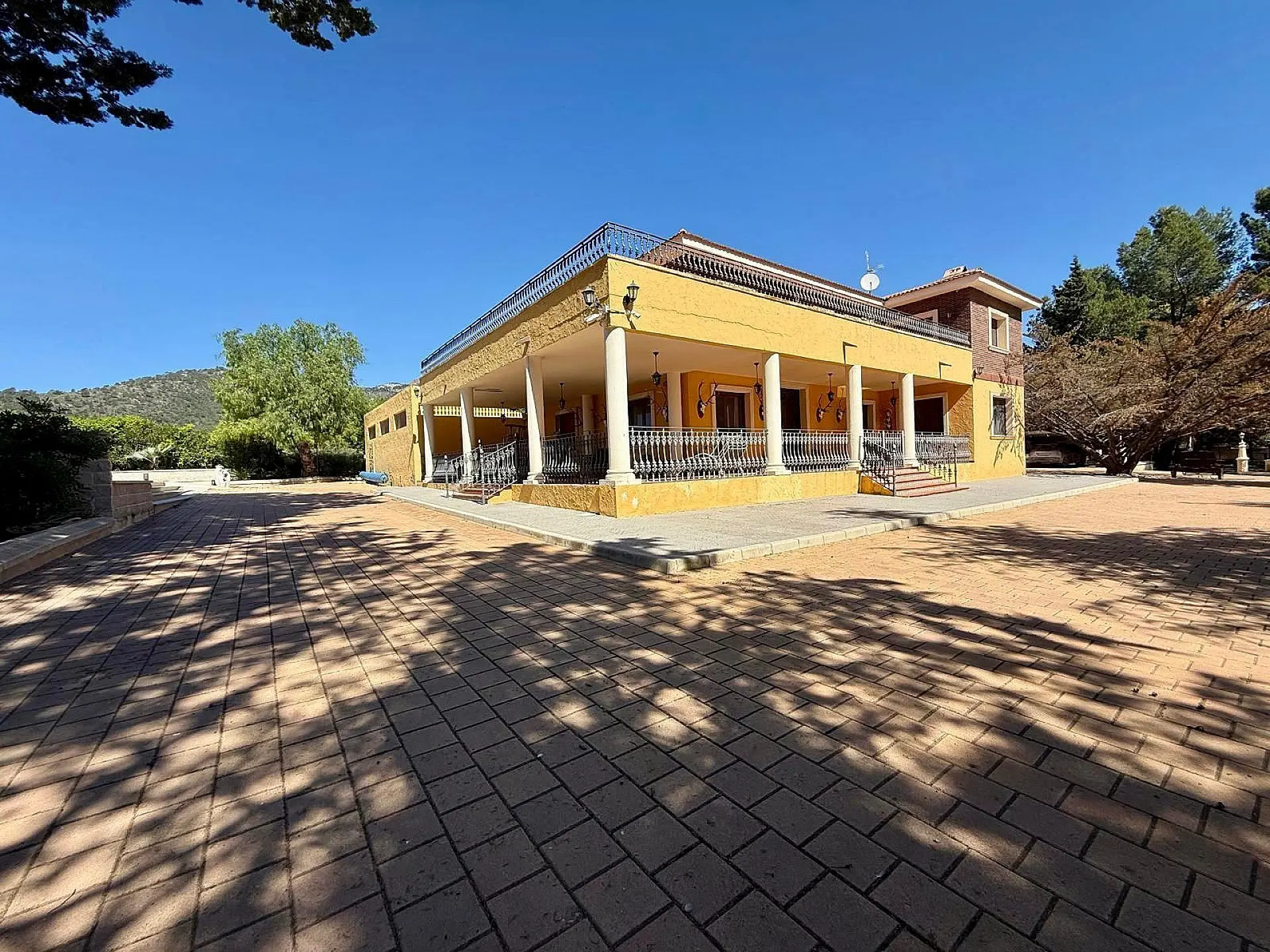 Detached Villa Of 996 M² In Salinas, Spain