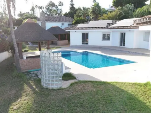 Villa Of 1000 M² In El Paraíso Spain