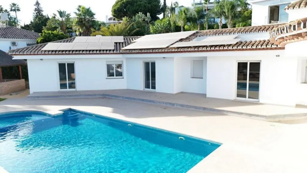 Villa Of 1000 M² In El Paraíso Spain