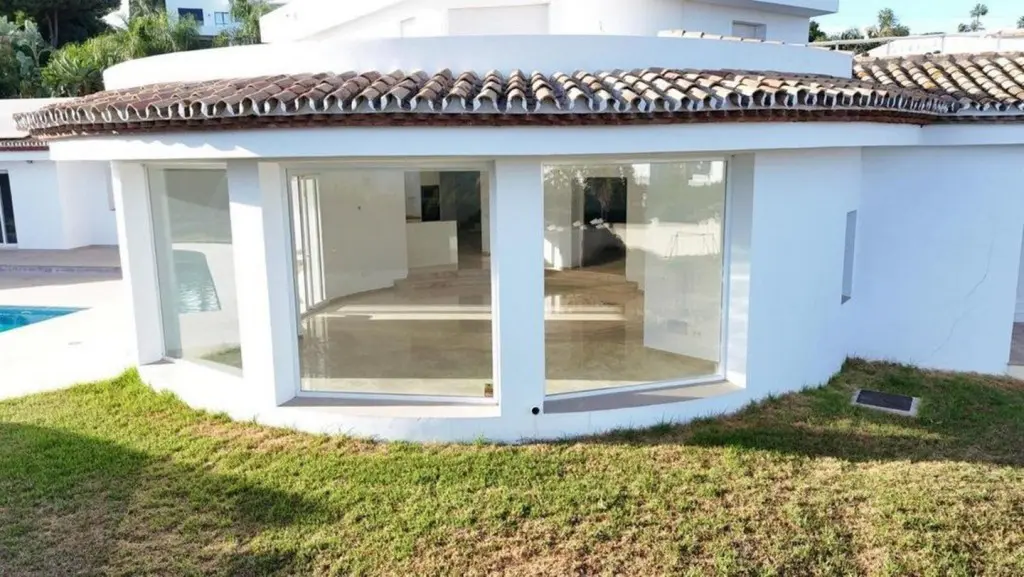 Villa Of 1000 M² In El Paraíso Spain