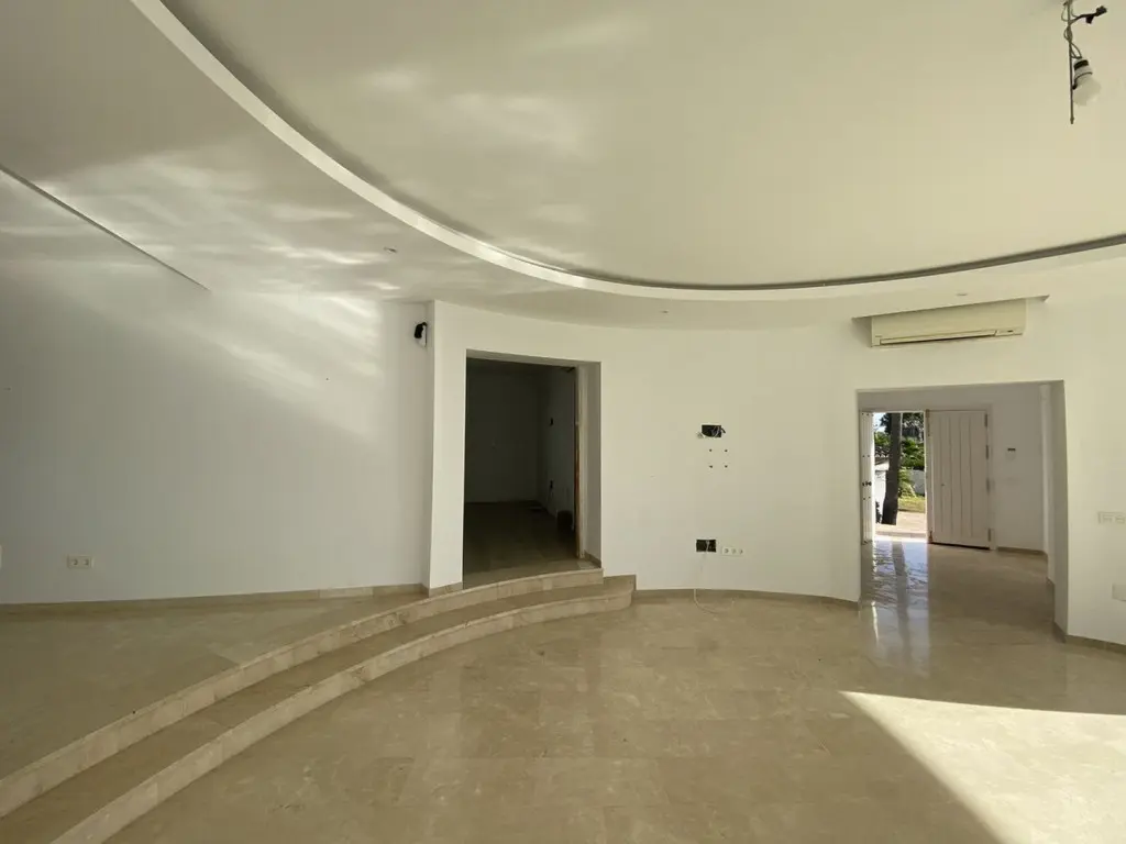 Villa Of 1000 M² In El Paraíso Spain