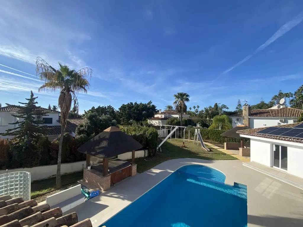 Villa Of 1000 M² In El Paraíso Spain