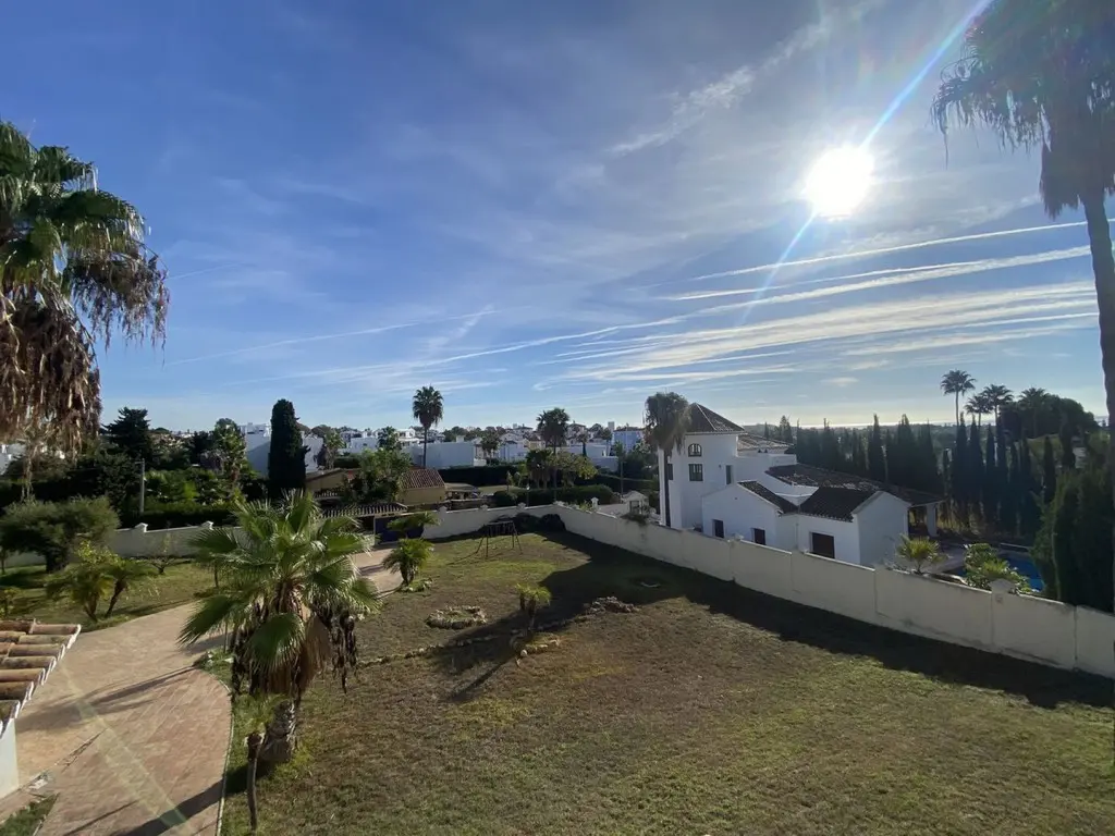Villa Of 1000 M² In El Paraíso Spain