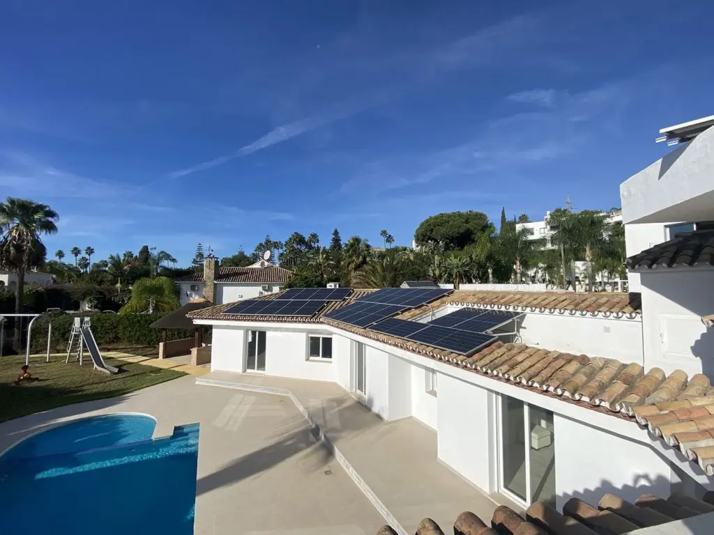 Villa Of 1000 M² In El Paraíso Spain