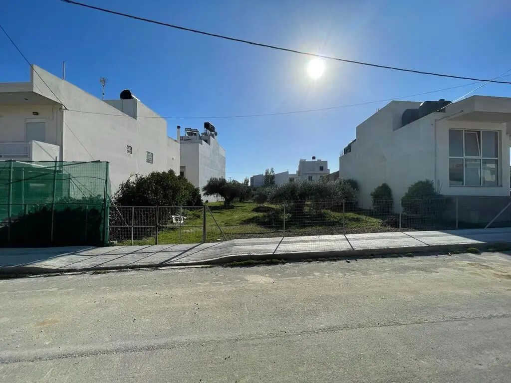 Land Of 1002 M² In Crete