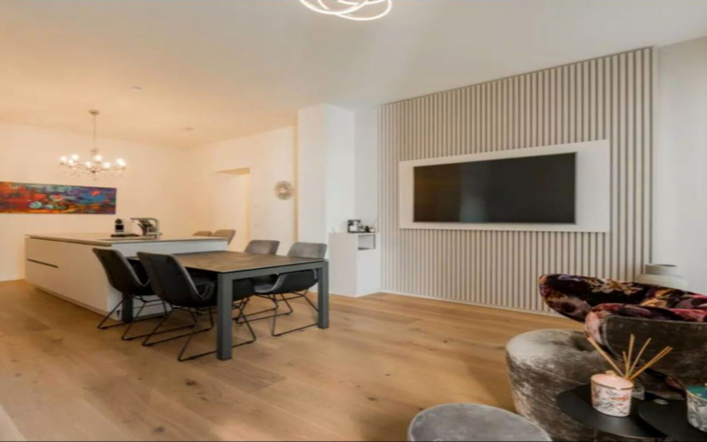 Moderne Wohlfühloase: Helle 2-zimmer-wohnung Mit Balkon Und Aufzug In Leverkusen