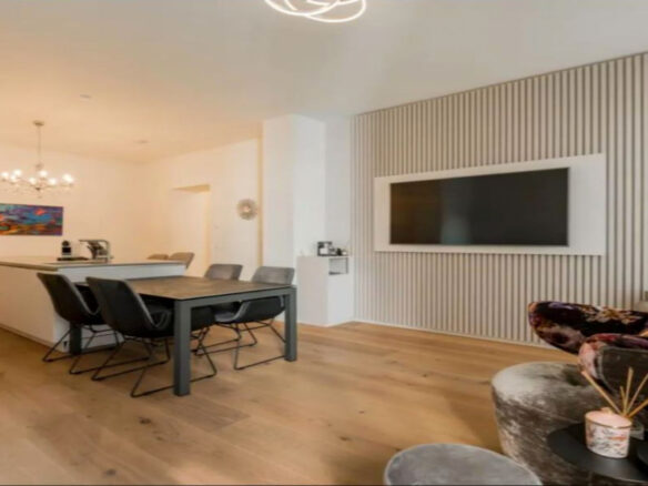 Moderne Wohlfühloase: Helle 2-zimmer-wohnung Mit Balkon Und Aufzug In Leverkusen
