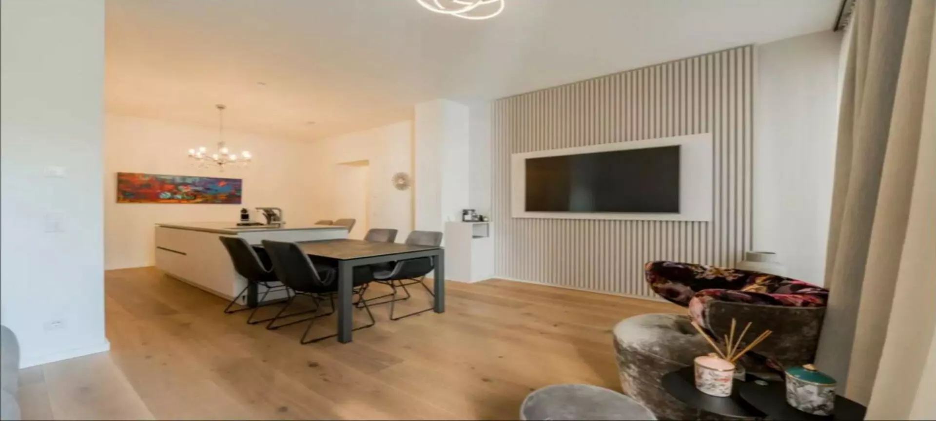 Moderne Wohlfühloase: Helle 2-zimmer-wohnung Mit Balkon Und Aufzug In Leverkusen