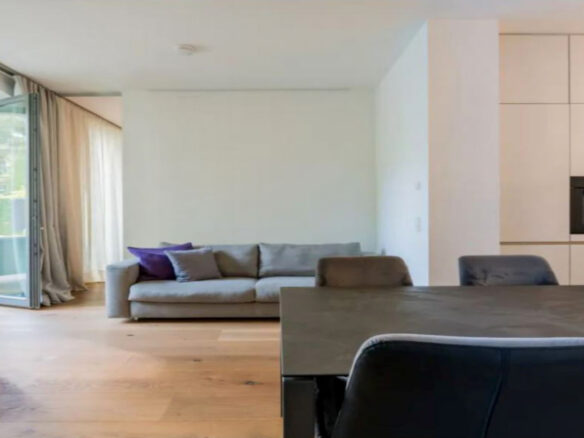 Moderne Wohlfühloase: Helle 2-zimmer-wohnung Mit Balkon Und Aufzug In Leverkusen