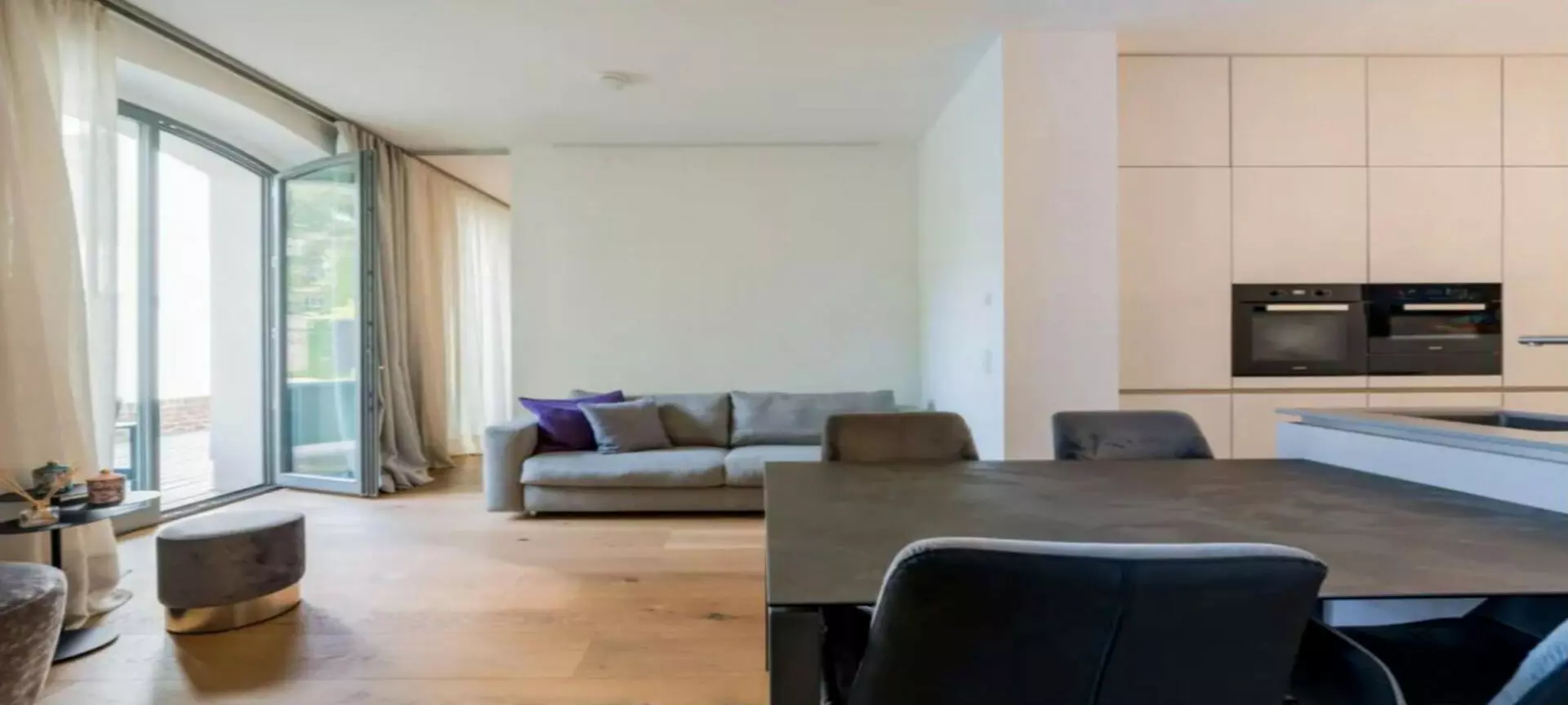 Moderne Wohlfühloase: Helle 2-zimmer-wohnung Mit Balkon Und Aufzug In Leverkusen