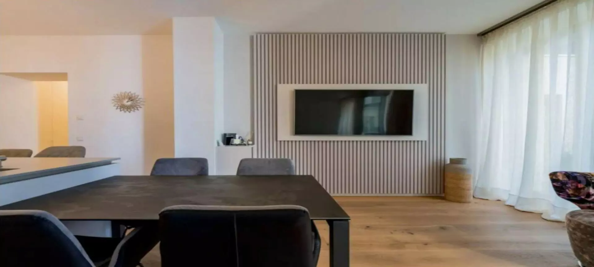 Moderne Wohlfühloase: Helle 2-zimmer-wohnung Mit Balkon Und Aufzug In Leverkusen