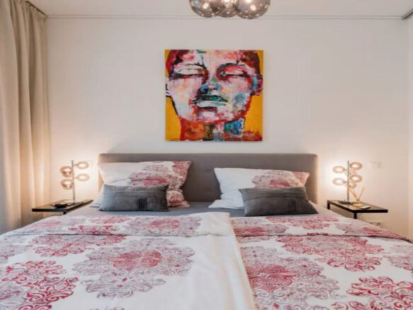 Moderne Wohlfühloase: Helle 2-zimmer-wohnung Mit Balkon Und Aufzug In Leverkusen