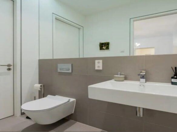 Moderne Wohlfühloase: Helle 2-zimmer-wohnung Mit Balkon Und Aufzug In Leverkusen