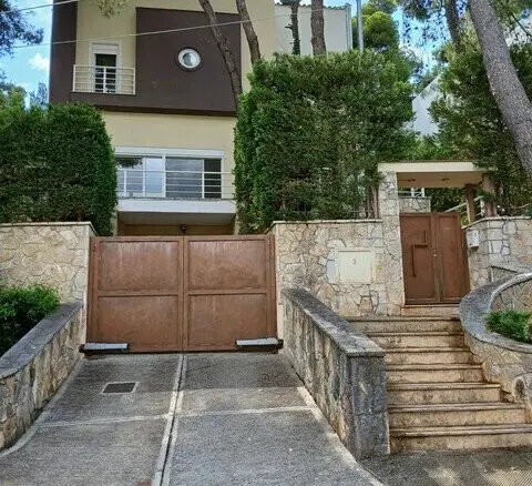 Detached House Of 320 M² In Athens