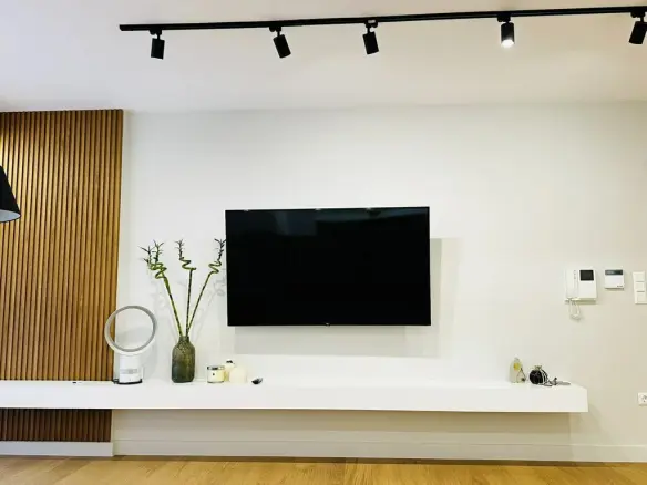 2-bedroom Flat In Voula, Greece (150 M²)