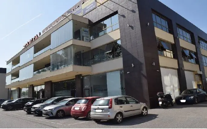 Commercial Property Of 305 M² In The Suburbs Of Thessaloniki