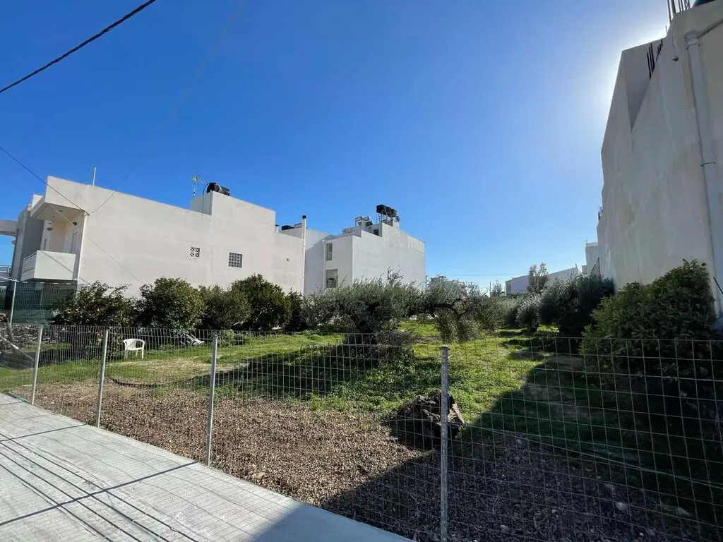 Land Of 1002 M² In Crete