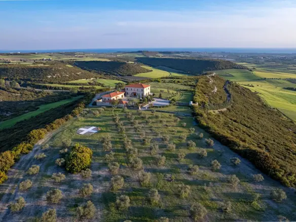 Villa In Nea Propontida, Greece (586 M²)