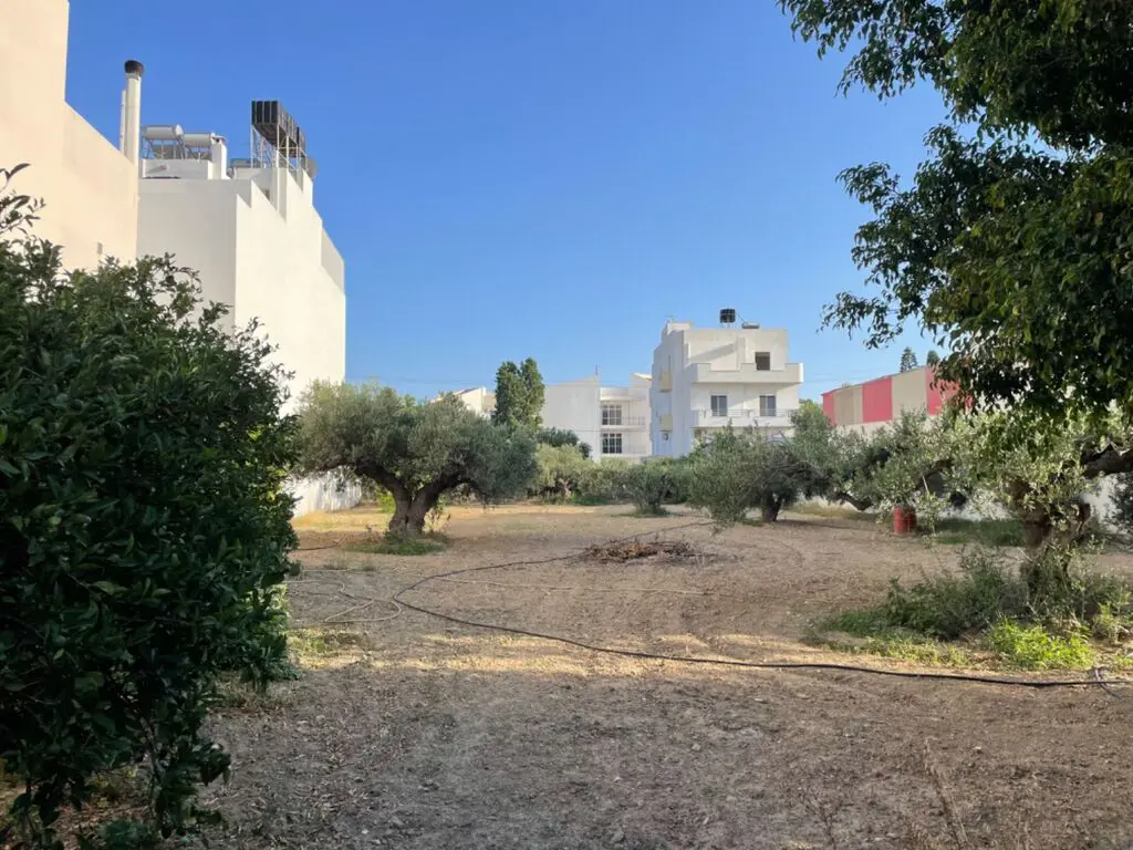 Land Of 1002 M² In Crete
