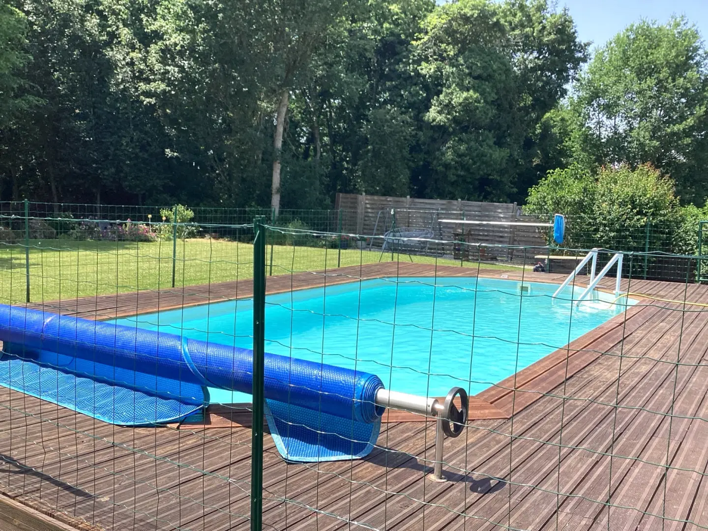 Detached Village House Of 160 M² With 3 Bedrooms, 1 Bedroom Stone Guest House, Garage, Outbuildings, Pool, Views In Nr Chef Boutonne- Deux-sèvres