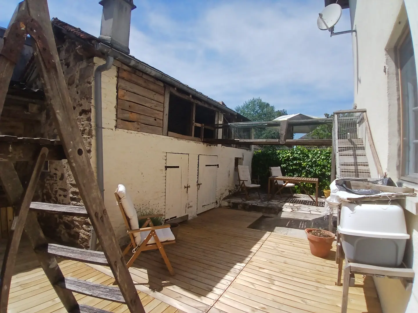 House Of 120 M² With Courtyard In A Dordogne Village