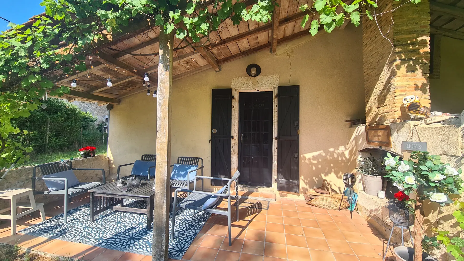 Stone Cottage Of 95 M² With Hamlet Location In Aubeterre Sur Dronne