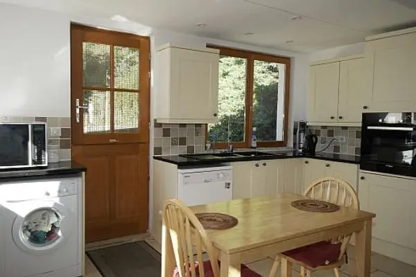 House Of 4 Beds With Riverside Outbuildings In Old Mill
