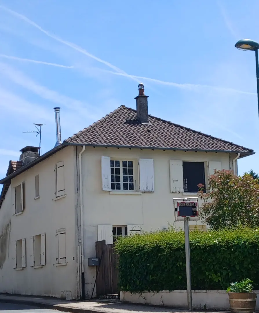House Of 120 M² With Courtyard In A Dordogne Village
