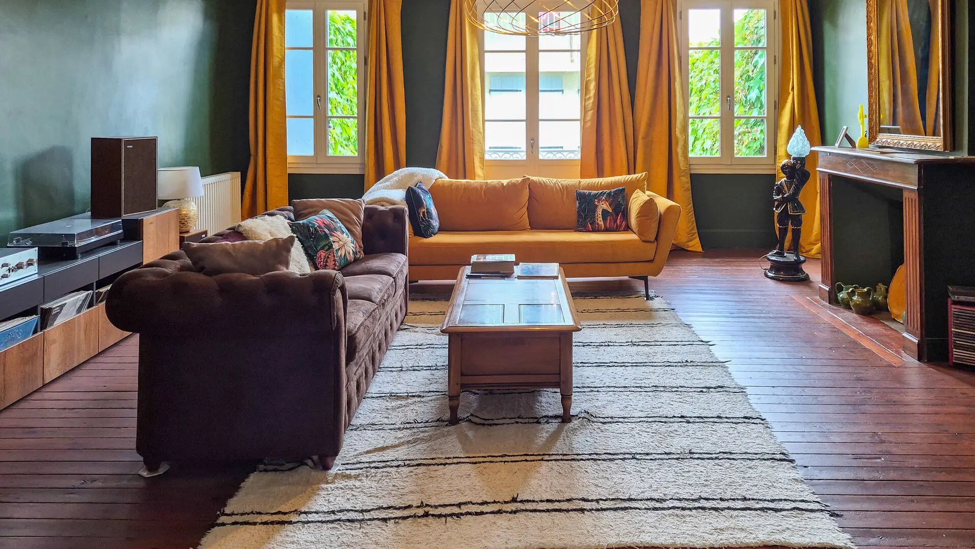 Townhouse Of 150 M² With Courtyard, Outbuilding & Roof Terrace In Mirepoix
