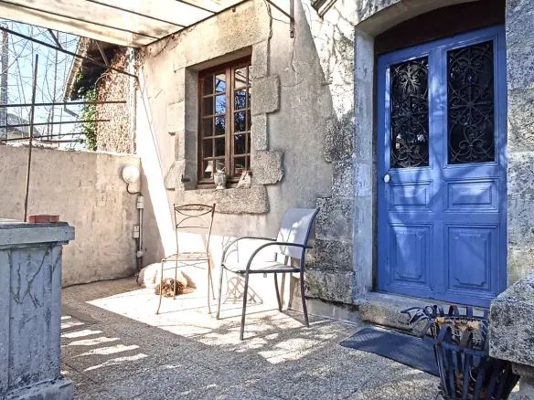 6-bedroom House In Confolens, France (359 M²)