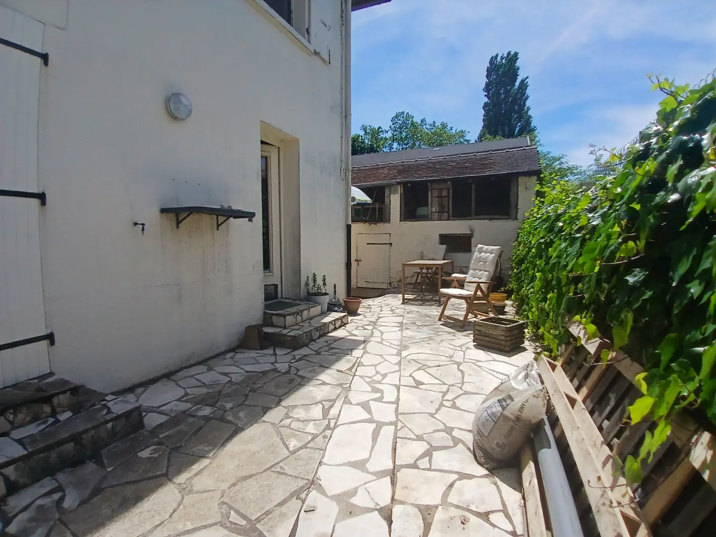 House Of 120 M² With Courtyard In A Dordogne Village