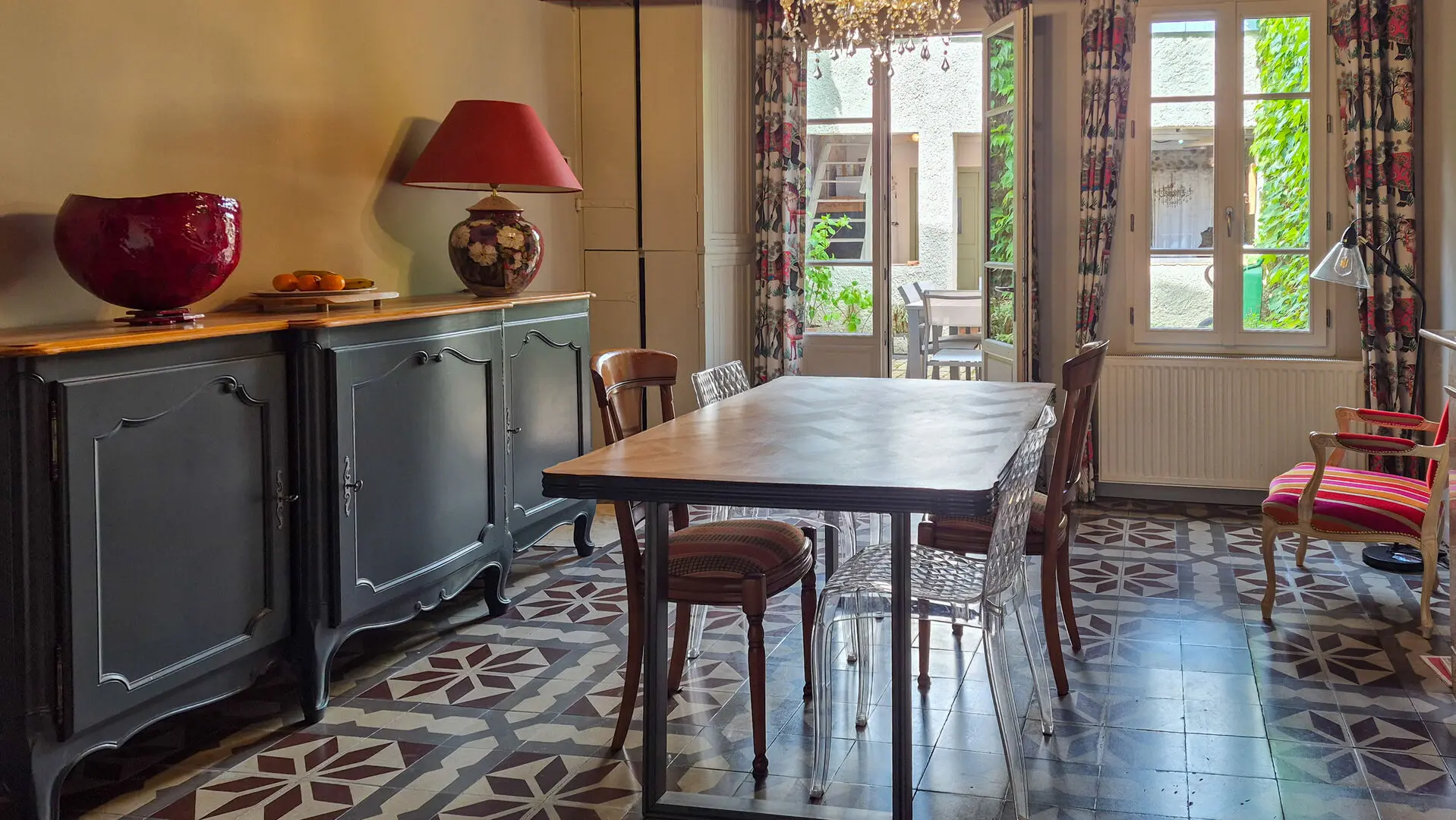 Townhouse Of 150 M² With Courtyard, Outbuilding & Roof Terrace In Mirepoix