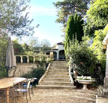 6-bedroom House In Confolens, France (359 M²)