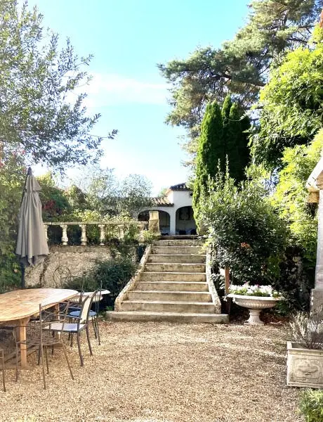 Character 4-bedroom Property Of 200 M² With Garden, Folly In Confolens