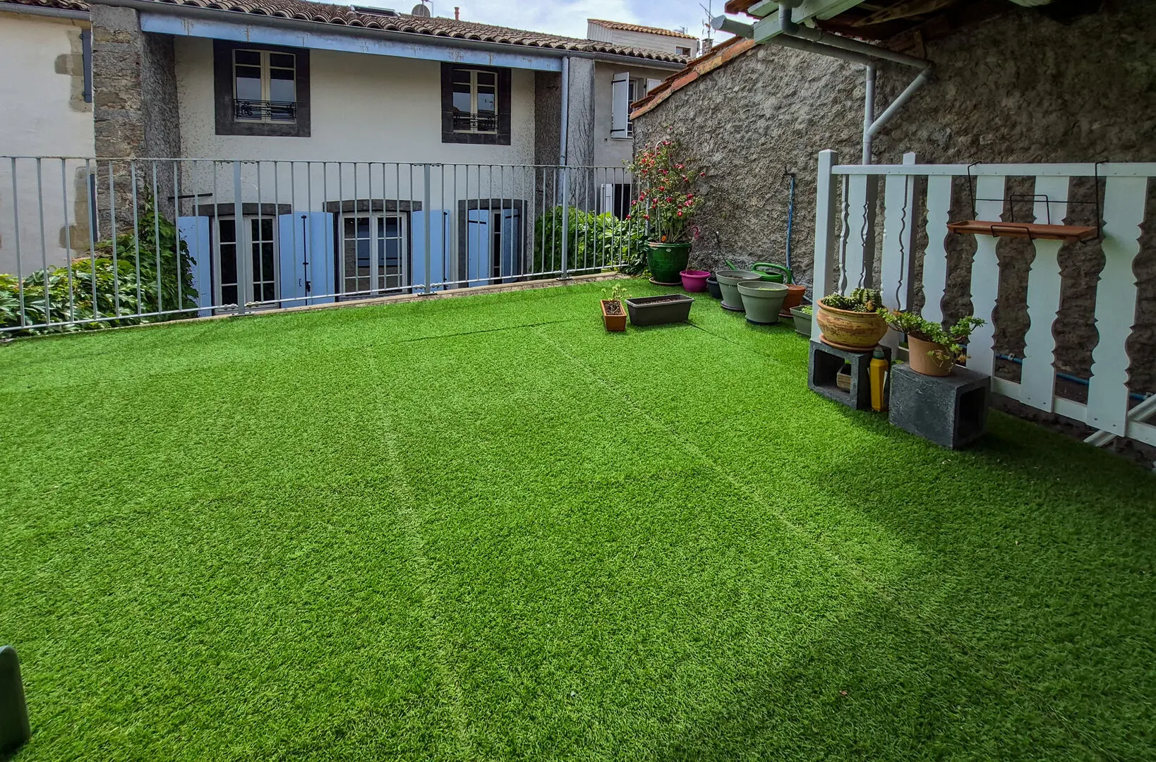 Townhouse Of 150 M² With Courtyard, Outbuilding & Roof Terrace In Mirepoix