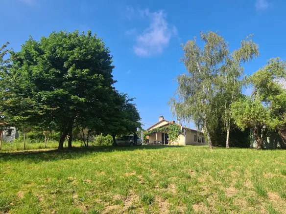 Stone Cottage Of 95 M² With Hamlet Location In Aubeterre Sur Dronne