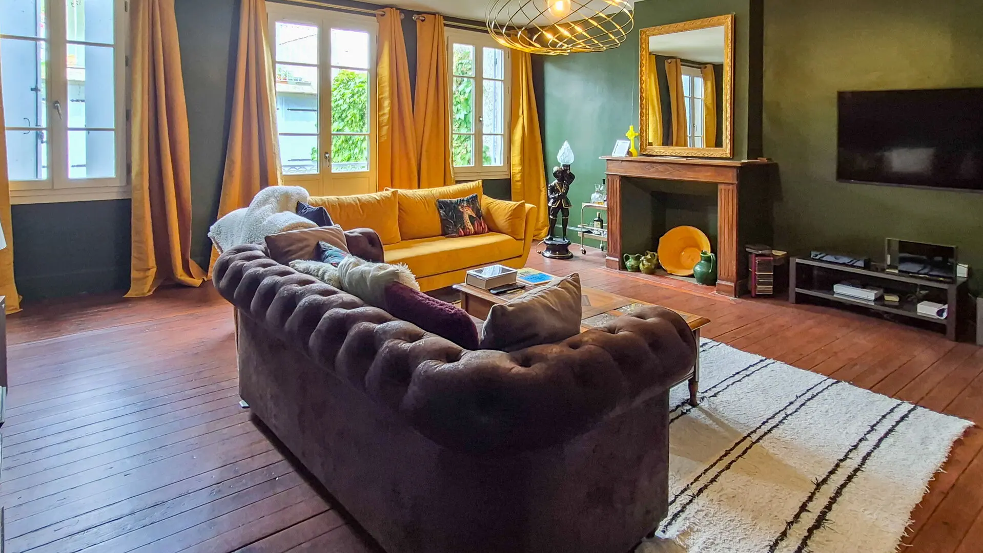 Townhouse Of 150 M² With Courtyard, Outbuilding & Roof Terrace In Mirepoix
