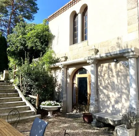 6-bedroom House In Confolens, France (359 M²)