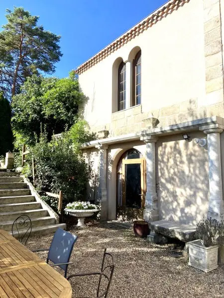 Character 4-bedroom Property Of 200 M² With Garden, Folly In Confolens