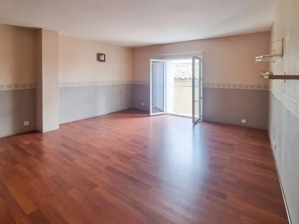 4-bedroom Village House In Rouffiac-d’aude, France (157 M²)