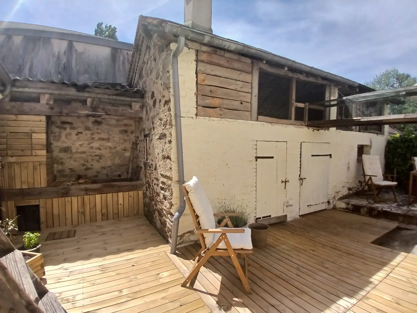 House Of 120 M² With Courtyard In A Dordogne Village