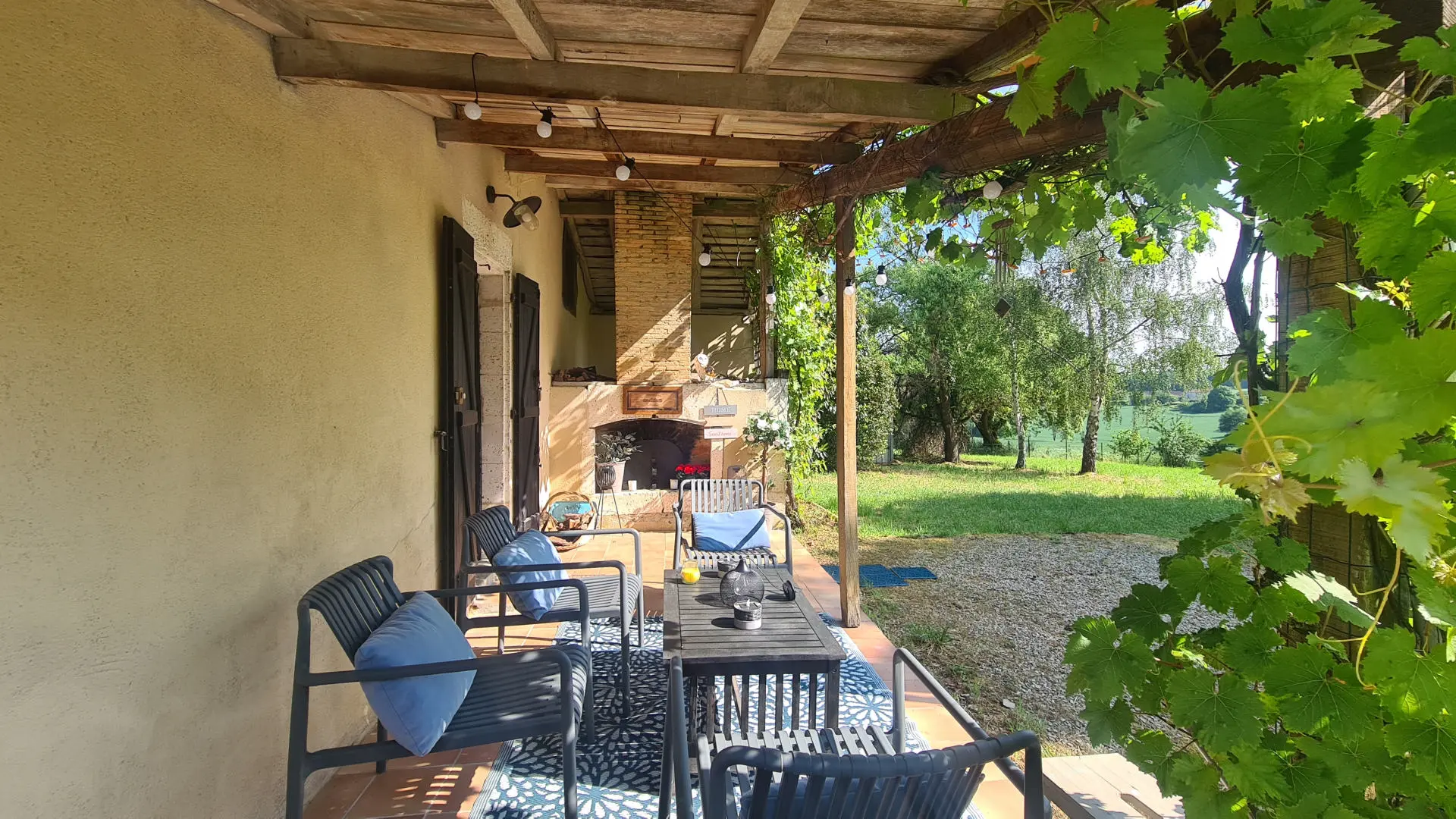 Stone Cottage Of 95 M² With Hamlet Location In Aubeterre Sur Dronne