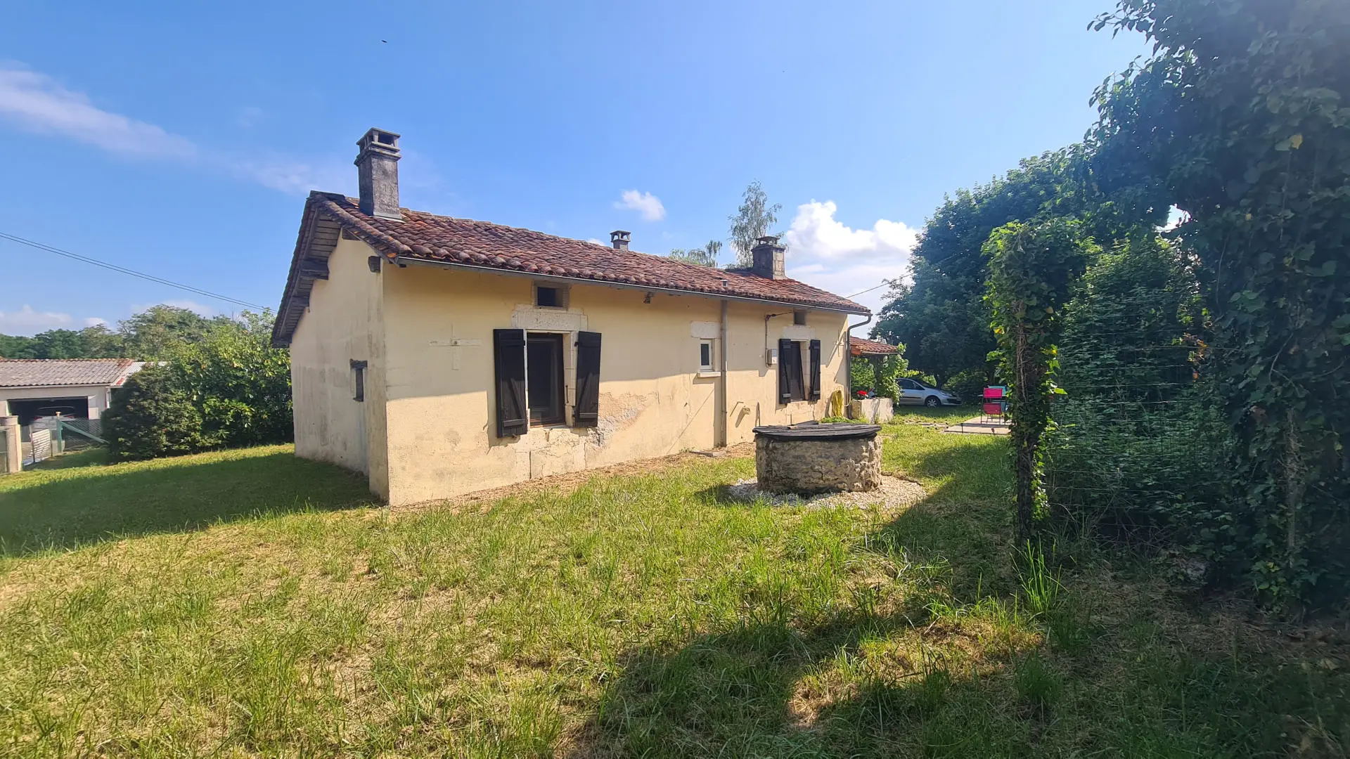 Stone Cottage Of 95 M² With Hamlet Location In Aubeterre Sur Dronne