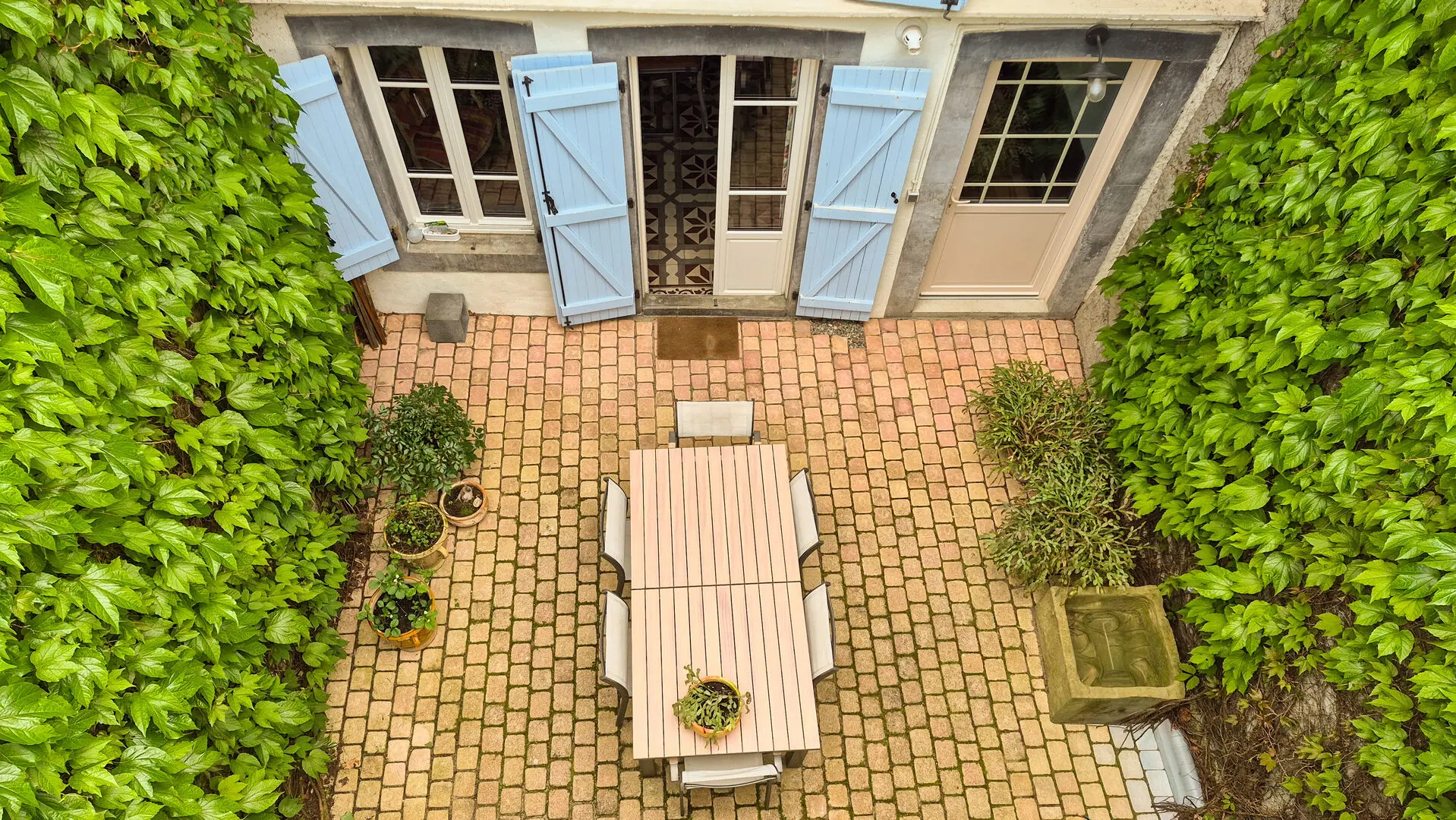 Townhouse Of 150 M² With Courtyard, Outbuilding & Roof Terrace In Mirepoix