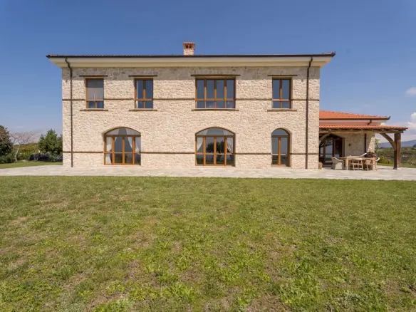 Villa In Nea Propontida, Greece (586 M²)