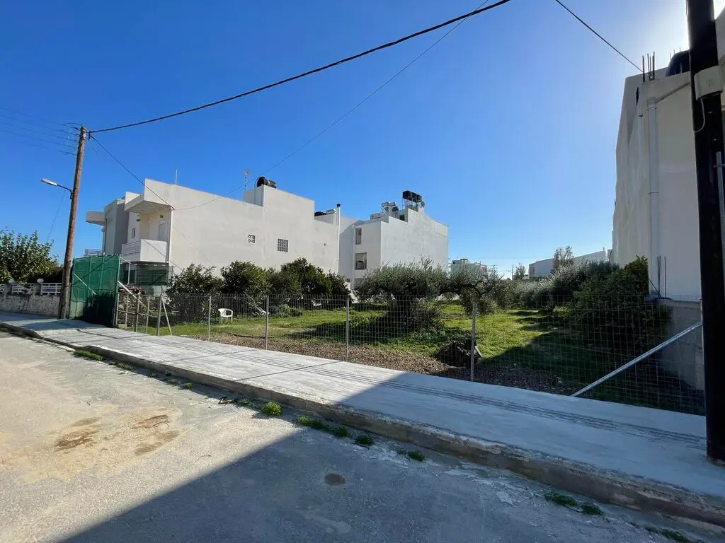 Land Of 1002 M² In Crete